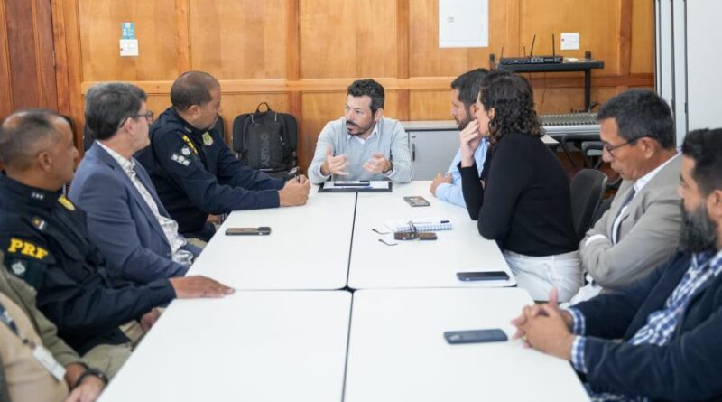 PRF e Prefeitura de Atibaia firmam parceria para levar educação de trânsito às escolas municipais